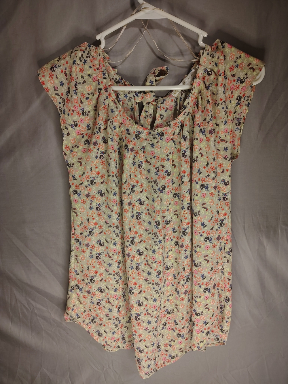 LConrad Women's Shabby Chic Cream Floral Tie-Back, Cap Sleeve Pintuck Pleats